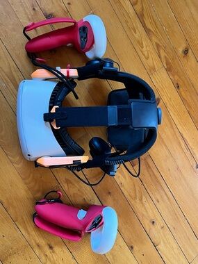 Oculus Quest 2 headset, controllers and accessories